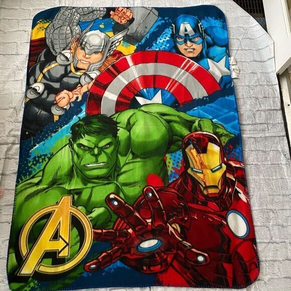 Minions, avengers and planes 3 fleece blanket bundle - Picture 5 of 5